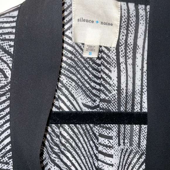 Silence + Noise Patterned Kimono - Picture 2 of 3